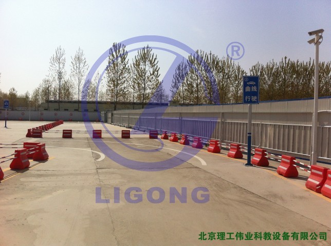 科目二場(chǎng)地考試系統(tǒng)，曲線行駛