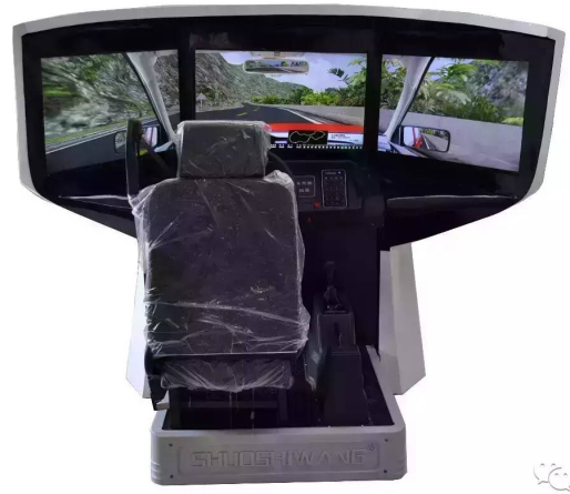 三屏汽車(chē)駕駛模擬器