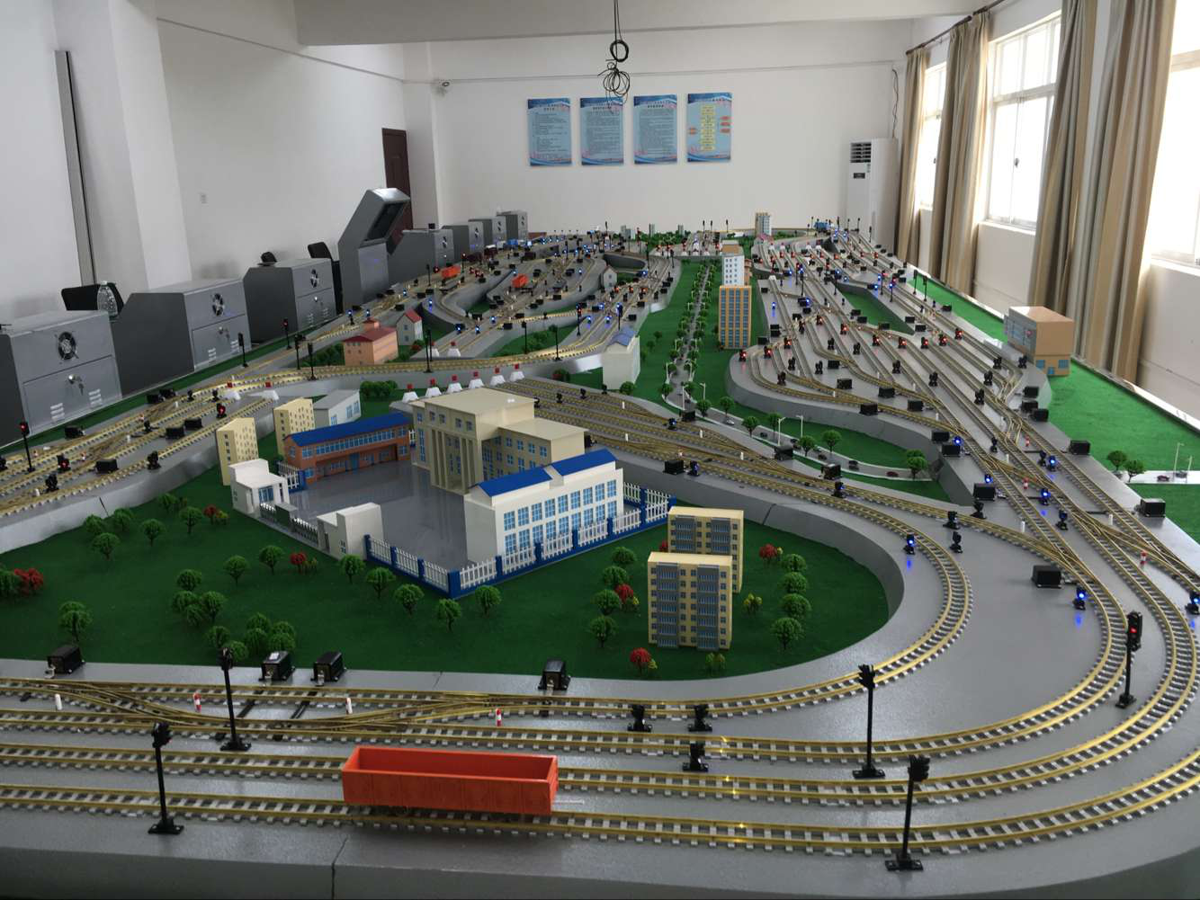 高鐵沙盤實(shí)訓(xùn)設(shè)備