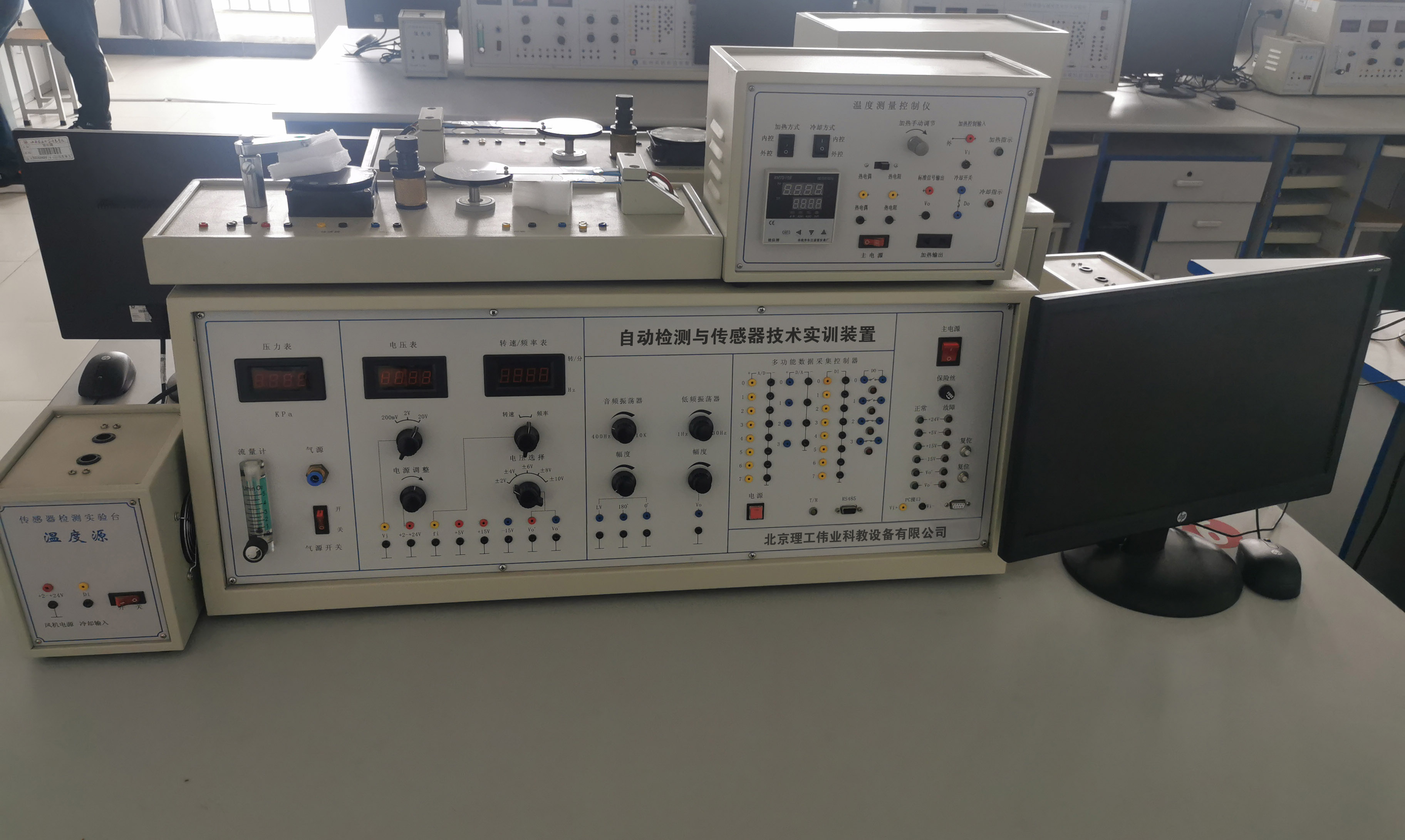 自動檢測與傳感器技術(shù)實訓(xùn)裝置